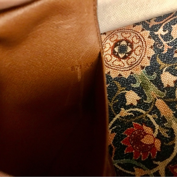 Louis Vuitton Agenda - Picture 9 of 13